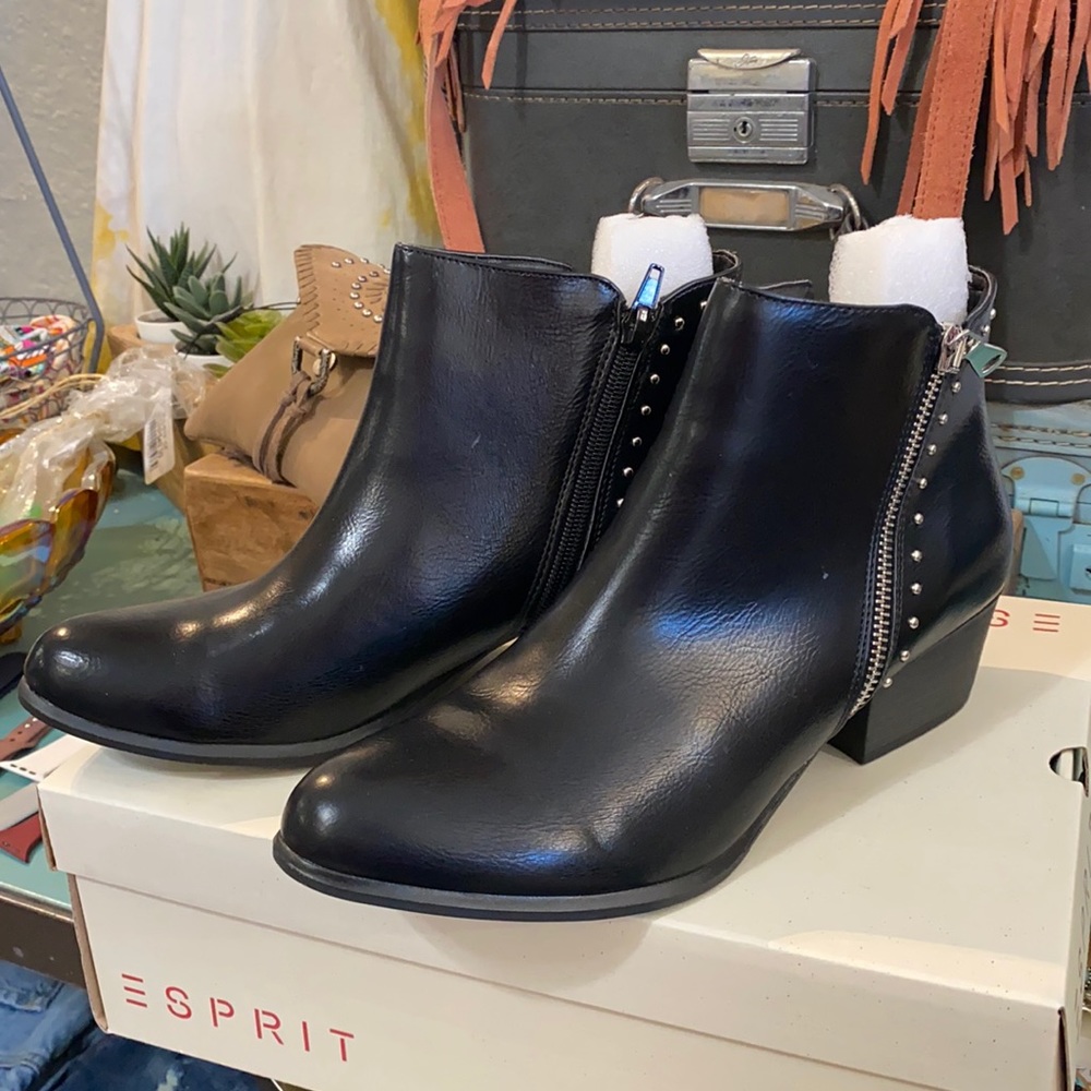 Esprit Topaz ankle boots